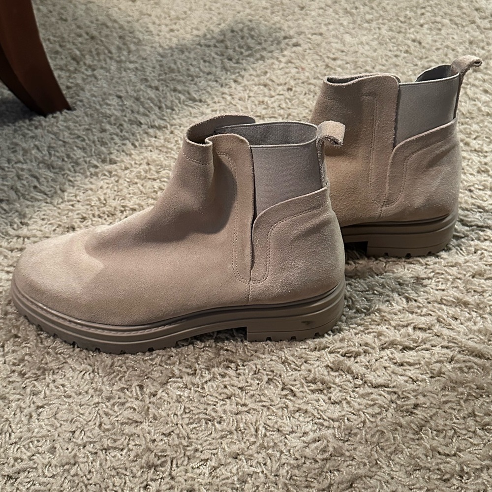 Steve Madden Lug Sole Chelsea Boots, Sz 10